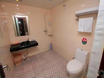 Jinzuan 100 Holiday Hotel Qufu Екстериор снимка